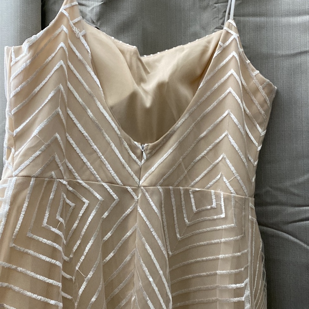 Dress - Picture 3 of 3
